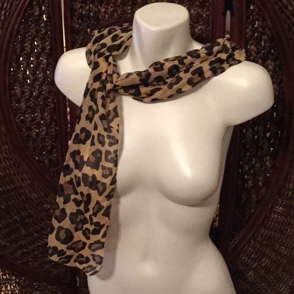 🐆NWT Leopard Scarf Must Have For Summer 🐆 - Picture 4 of 5